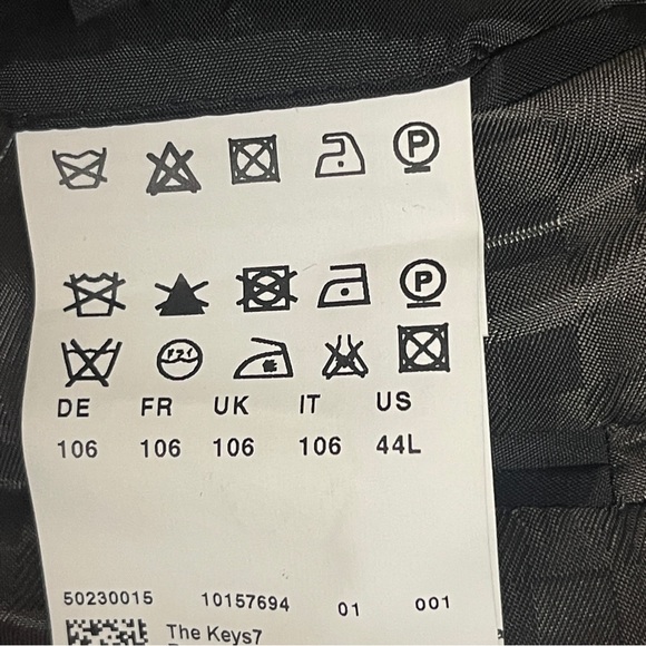 Hugo Boss black velvet blazer - Picture 7 of 7